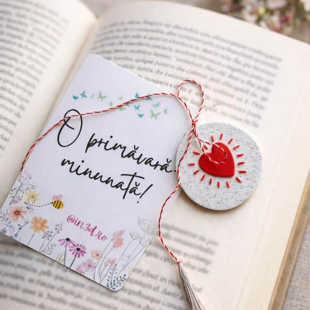 Martisor inovator printat 3D, inima simbol pe carton ilustrat "O primavara minunata", Cadou 1 Martie, Ziua Mamei, alb marble cu rosu, cu card si snur de martisor 3 Martisor inovator printat 3D, inima simbol pe carton ilustrat "O primavara minunata", Cadou 1 Martie, Ziua Mamei, alb marble cu rosu, cu card si snur de martisor
